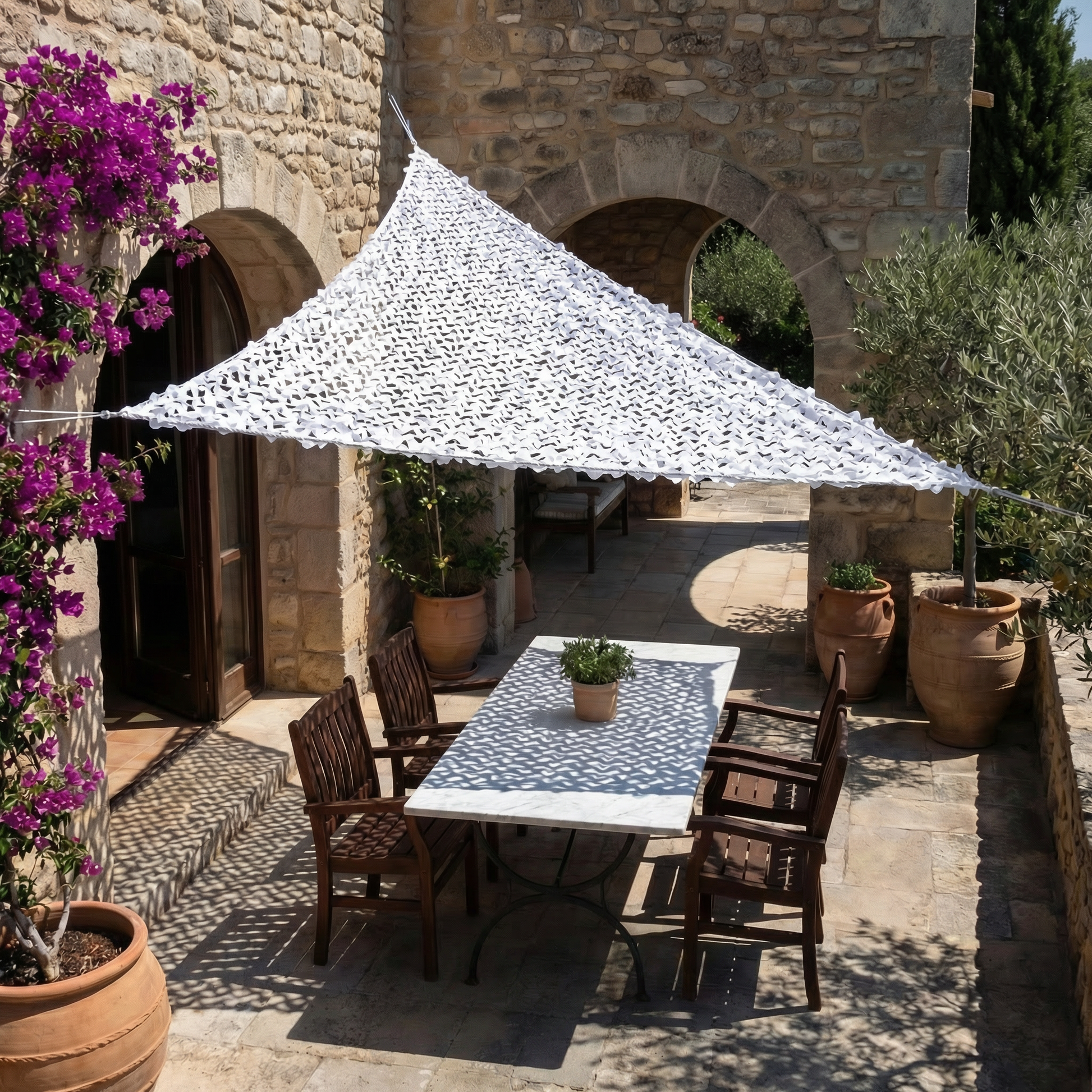 Malla de camuflaje triangular blanca para terraza - Sombra en ángulo luminosa
