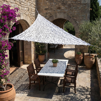 Malla de camuflaje triangular blanca para terraza - Sombra en ángulo luminosa