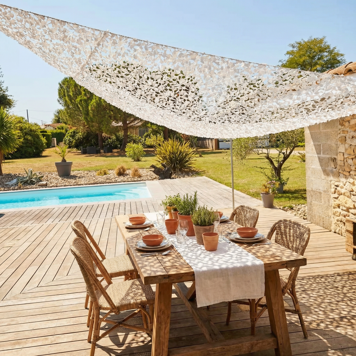 Malla de camuflaje triangular blanca para terraza - Sombra en ángulo luminosa