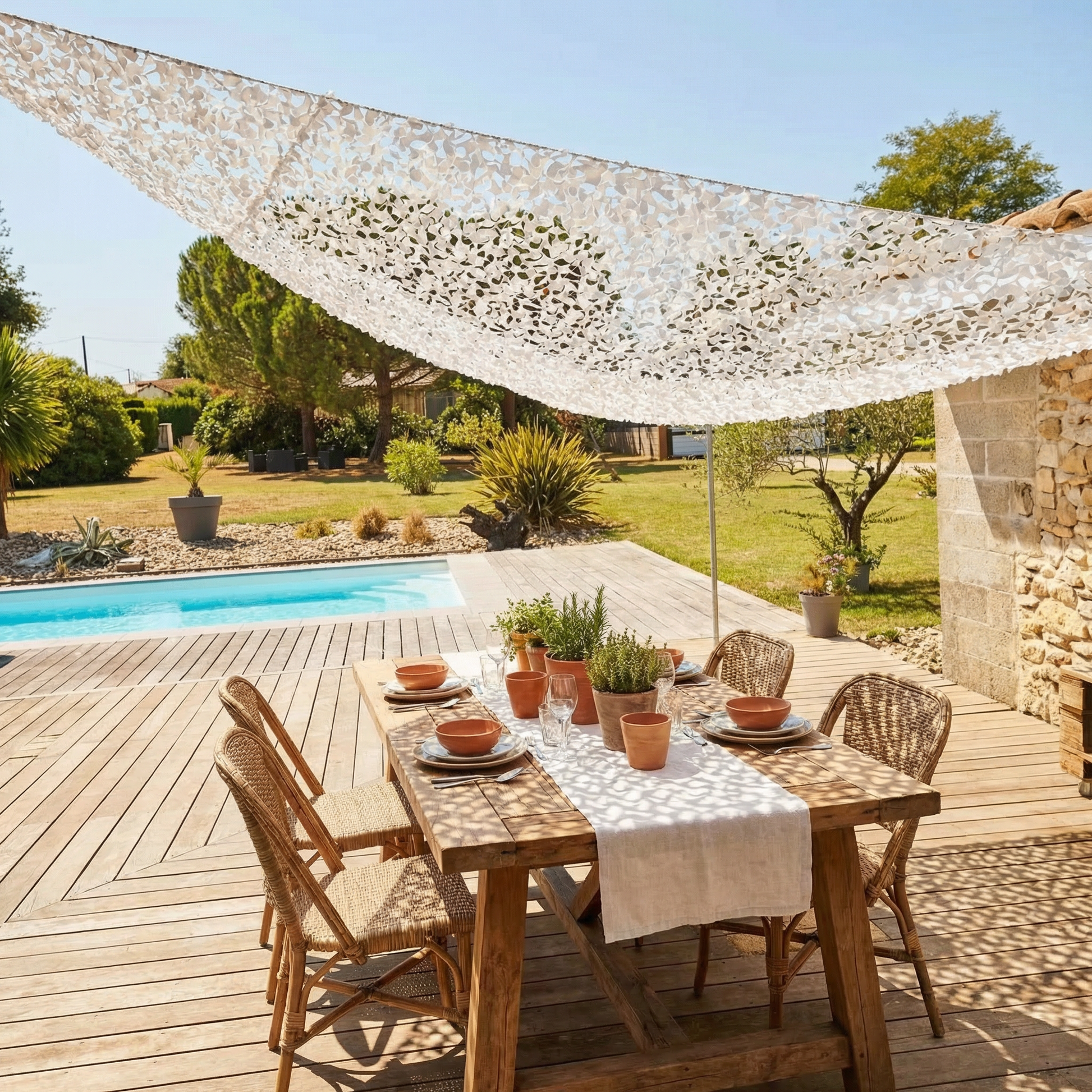 Malla de camuflaje triangular blanca para terraza - Sombra en ángulo luminosa