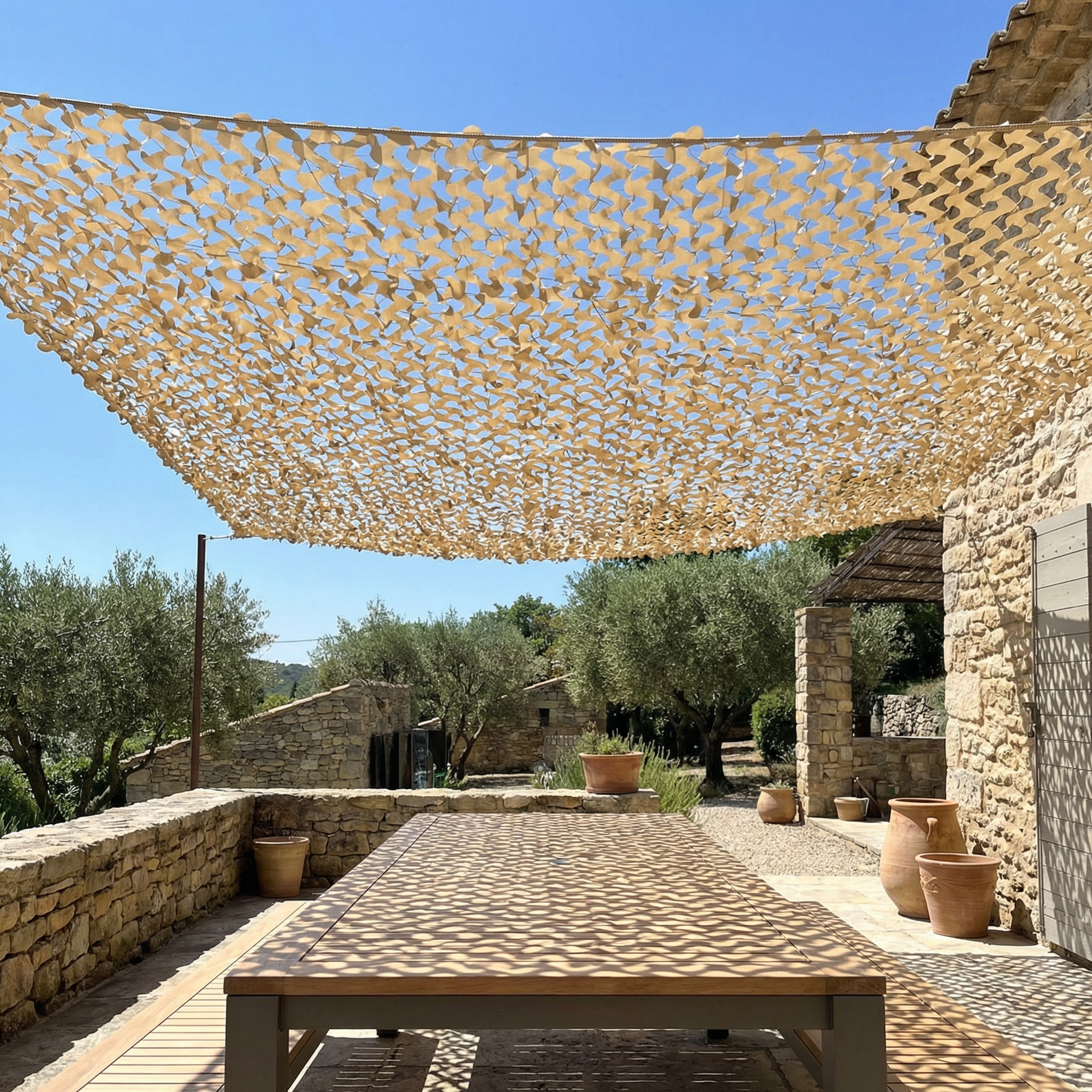 Malla de camuflaje reforzada arena para terraza y pérgola - Ambiente mediterráneo