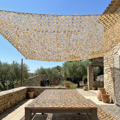 Malla de camuflaje reforzada arena para terraza y pérgola - Ambiente mediterráneo