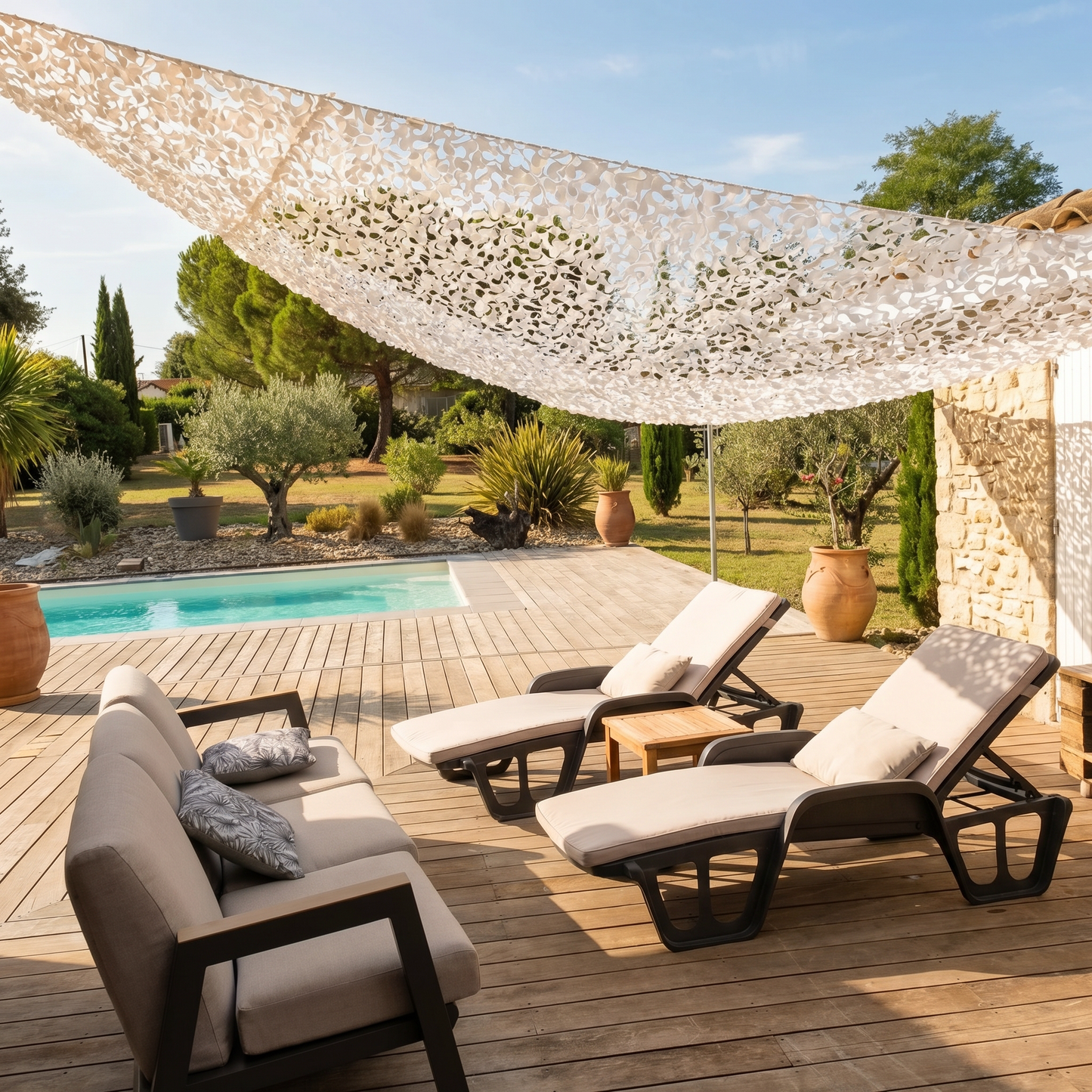 Malla de camuflaje triangular blanca para terraza - Sombra en ángulo luminosa