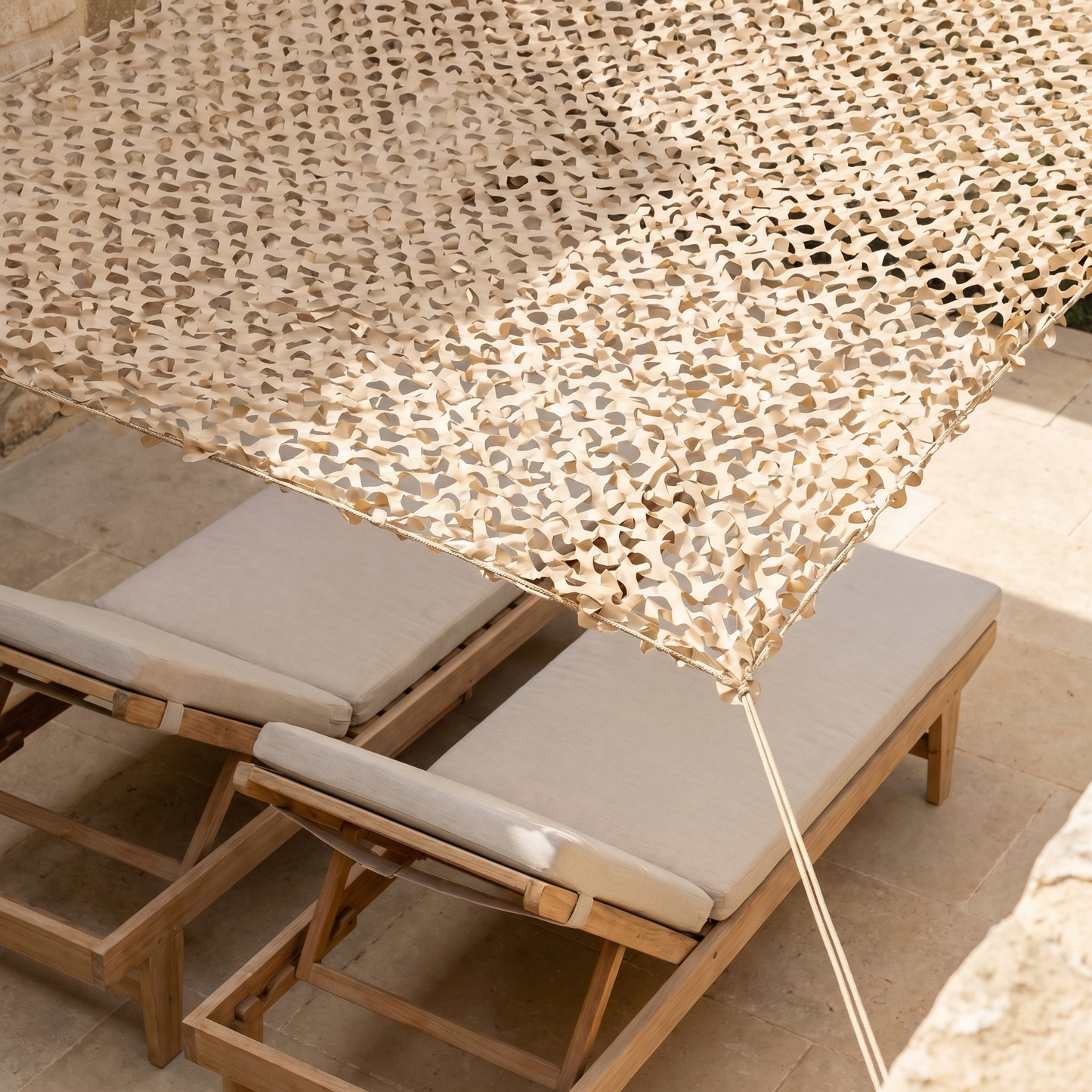 Malla de camuflaje reforzada arena para terraza y pérgola - Ambiente mediterráneo
