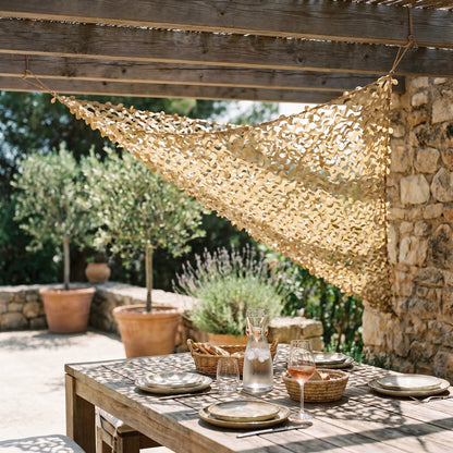 Malla de camuflaje triangular arena para terraza y pérgola - Sombra en ángulo cálida