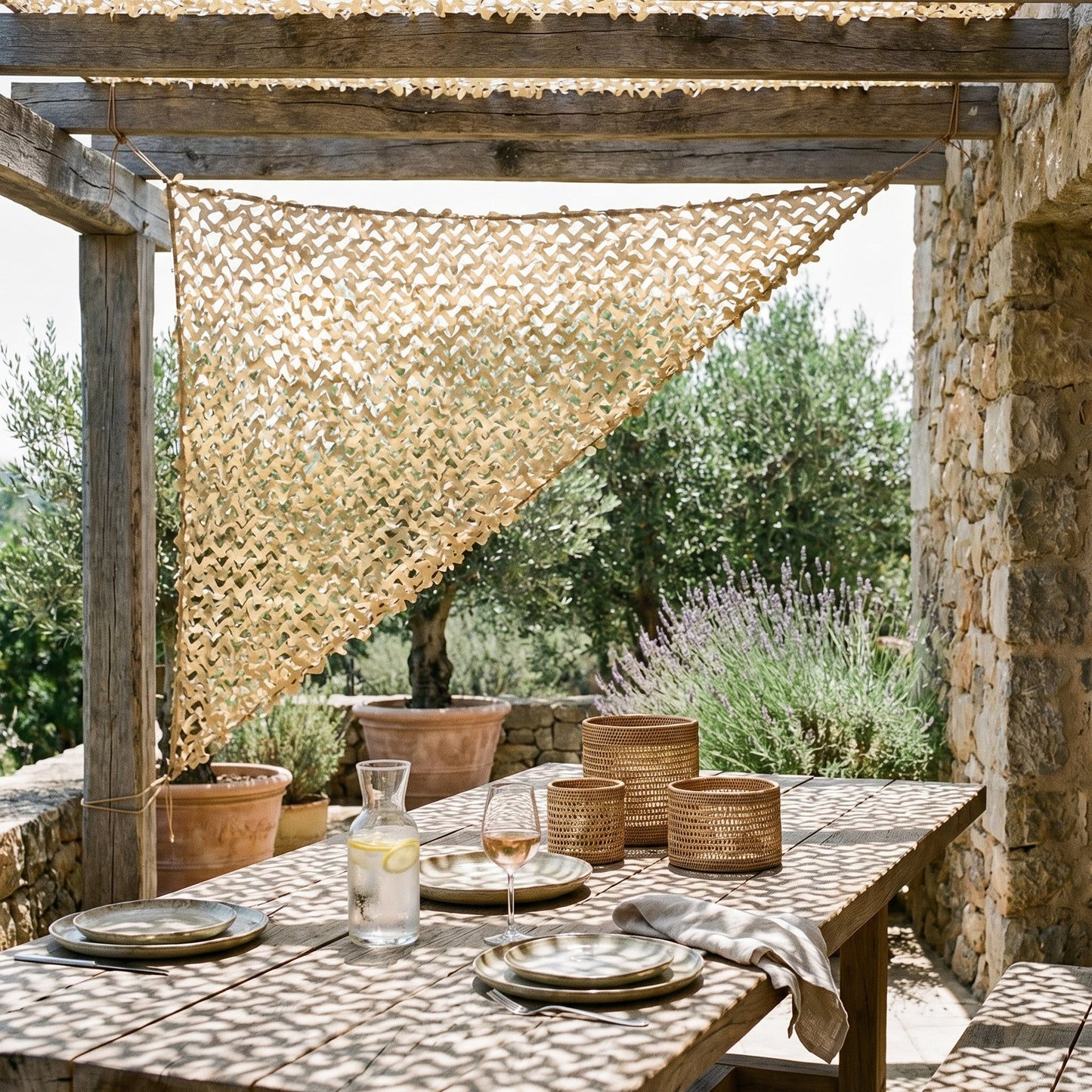 Malla de camuflaje triangular arena para terraza y pérgola - Sombra en ángulo cálida