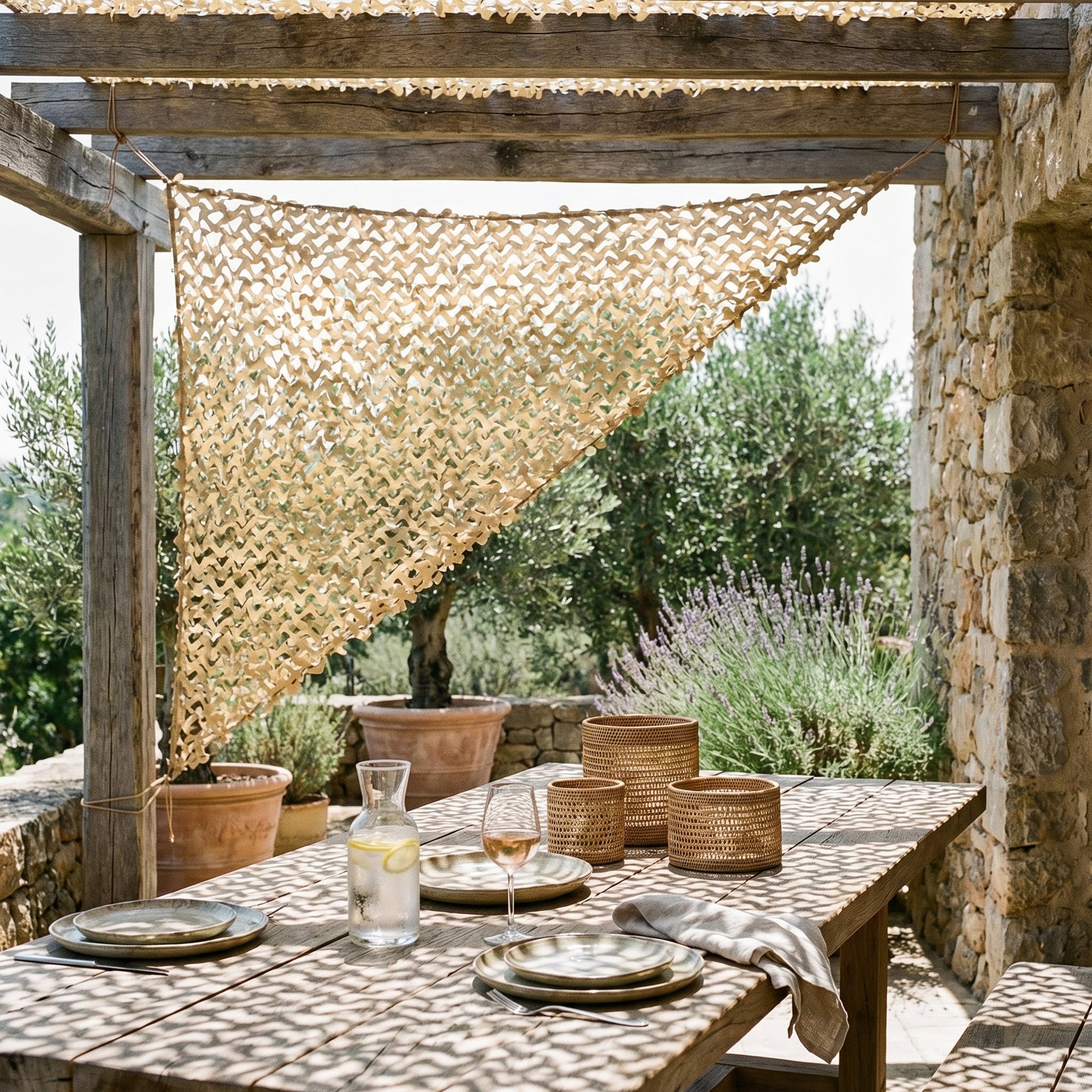 Malla de camuflaje triangular arena para terraza y pérgola - Sombra en ángulo cálida